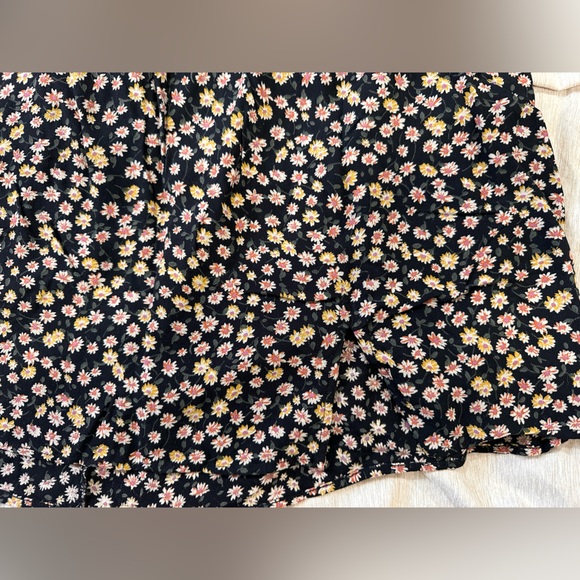 floral pattern AE mini skirt - Picture 2 of 3